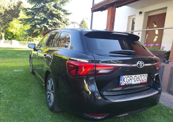 Toyota Avensis cena 59500 przebieg: 156000, rok produkcji 2017 z Gorlice małe 67